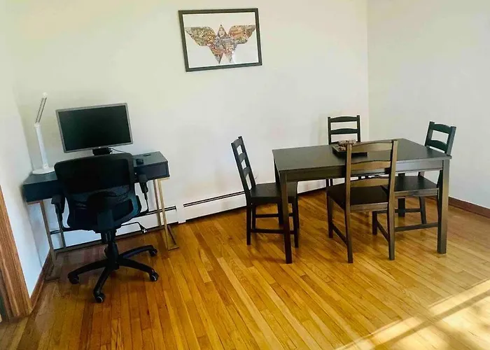 Lg. 2 Bedroom Apt. North Of Chicago W/ Free Parking