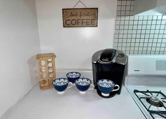 Lg. 2 Bedroom Apt. North Of Chicago W/ Free Parking Des Plaines