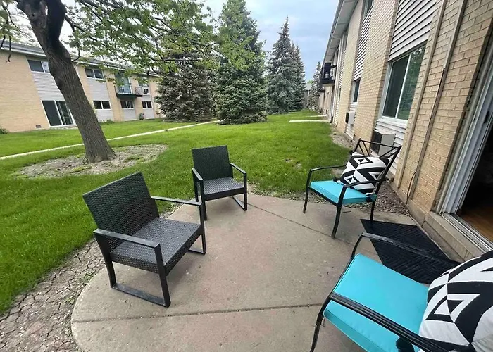 Apartment Lg. 2 Bedroom Apt. North Of Chicago W/ Free Parking Des Plaines