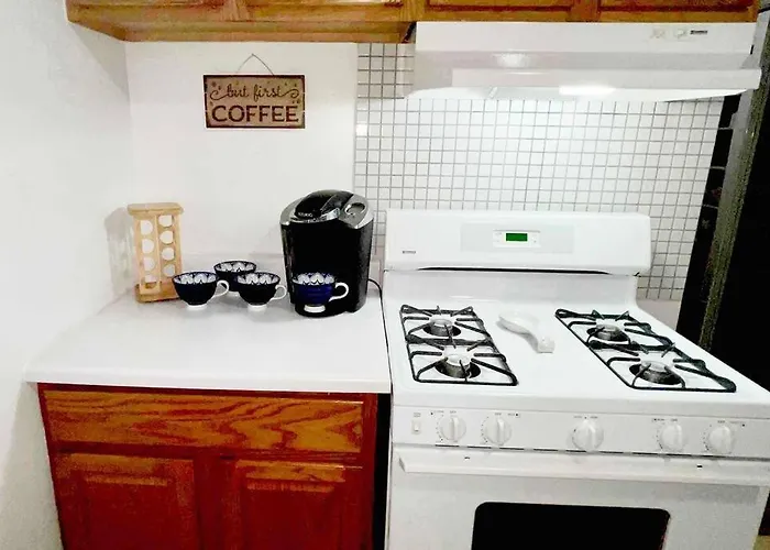 Lg. 2 Bedroom Apt. North Of Chicago W/ Free Parking Des Plaines