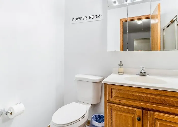 Lg. 2 Bedroom Apt. North Of Chicago W/ Free Parking Apartment *