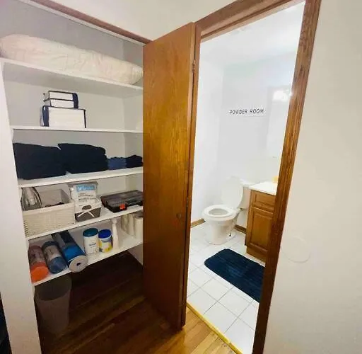 Apartment Lg. 2 Bedroom Apt. North Of Chicago W/ Free Parking *