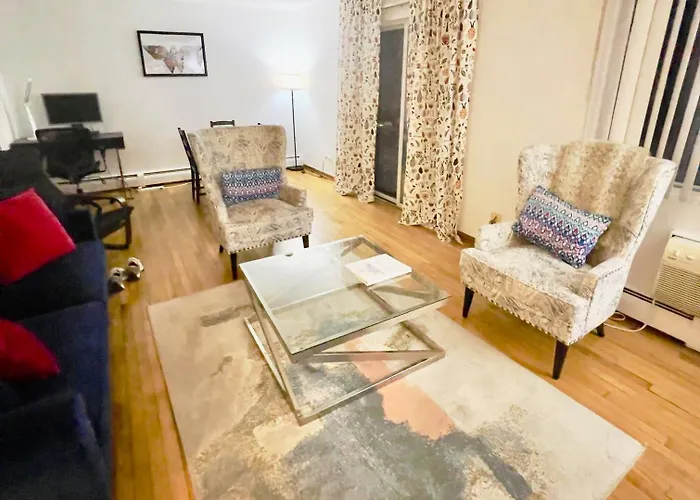 Apartment Lg. 2 Bedroom Apt. North Of Chicago W/ Free Parking