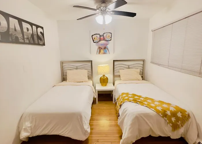 Lg. 2 Bedroom Apt. North Of Chicago W/ Free Parking *